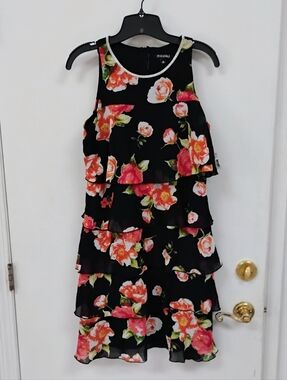 NWT Roz & Ali Black Floral Tiered Sleeveless Dress Medium